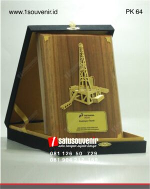 Plakat Kayu Rig 3D Pertamina